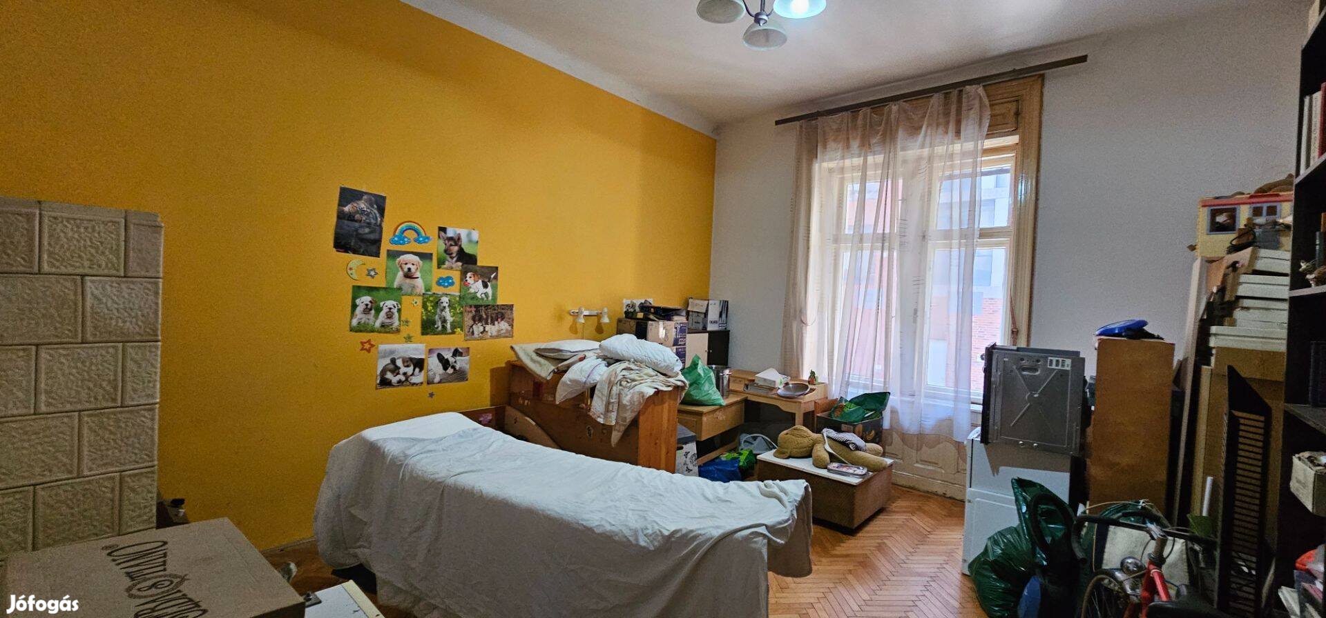 Oktogonnál! Körúton belül! 3 külön nyíló szoba! Világos, Csendes