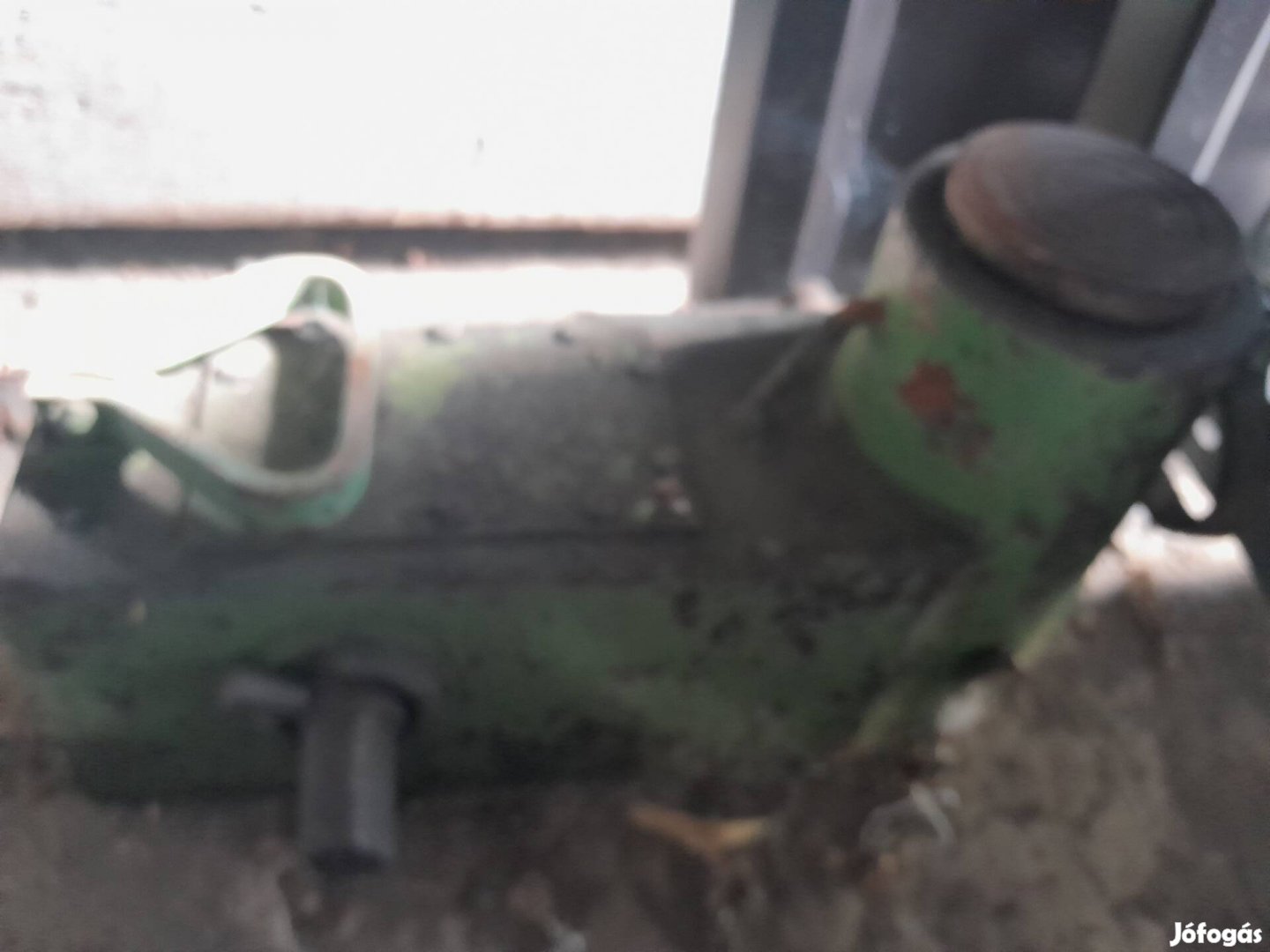 Olaj emelő, olajemelő.