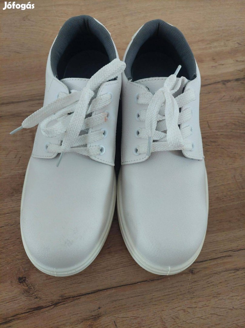 Olajálló munkavédelmi cipő 41-es