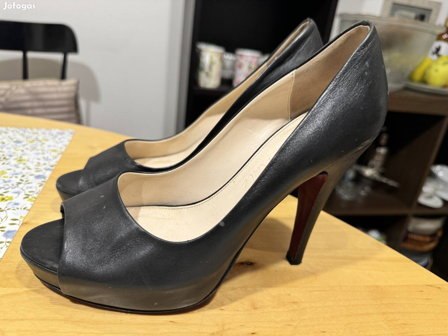 Olasz női fekete tűsarkú bőr cipő 38 38-as méret