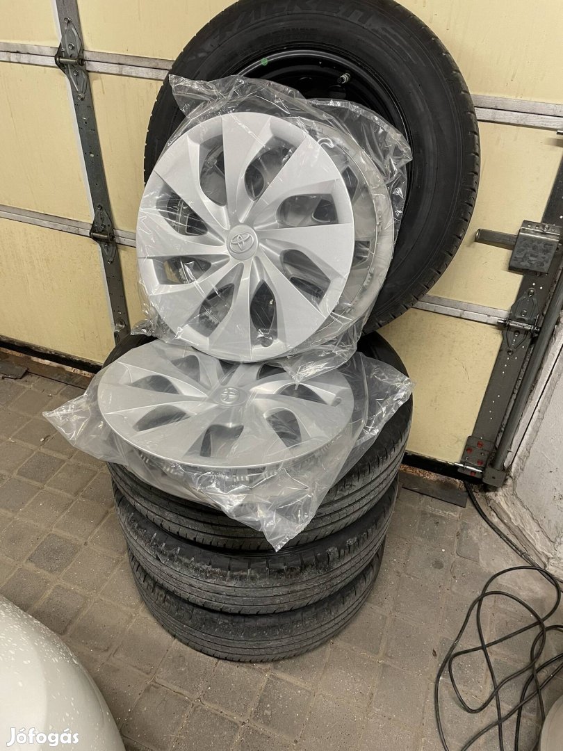 Olcsó Toyota Yaris Cross gyári szerelt kerék garnitúra