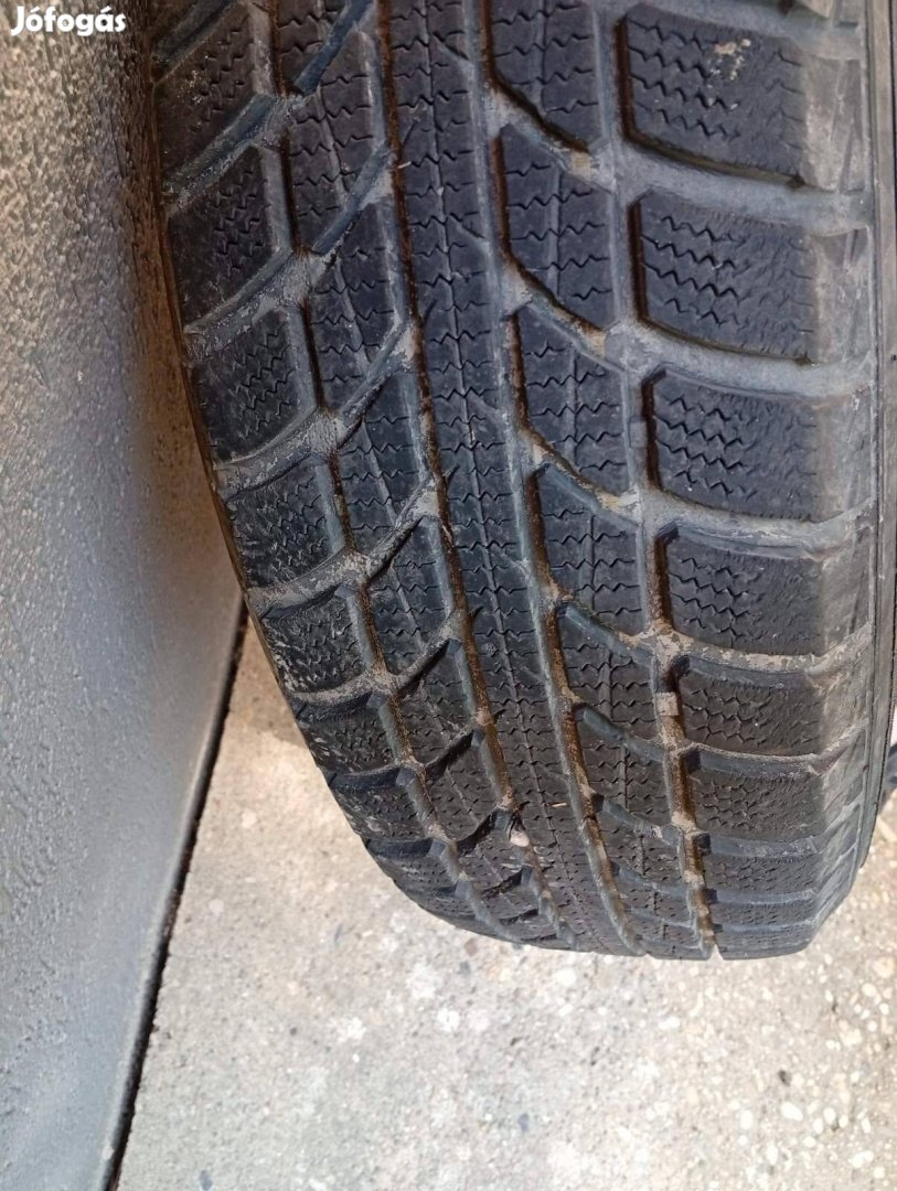 Olcsó ,de jó állapotú téligumi, eredeti Opel lelnin eladó