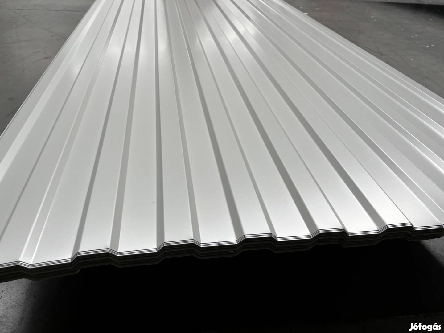 Olcsó trapézlemez 1.490 Ftáfam2 áron azonnal vihető, fehér