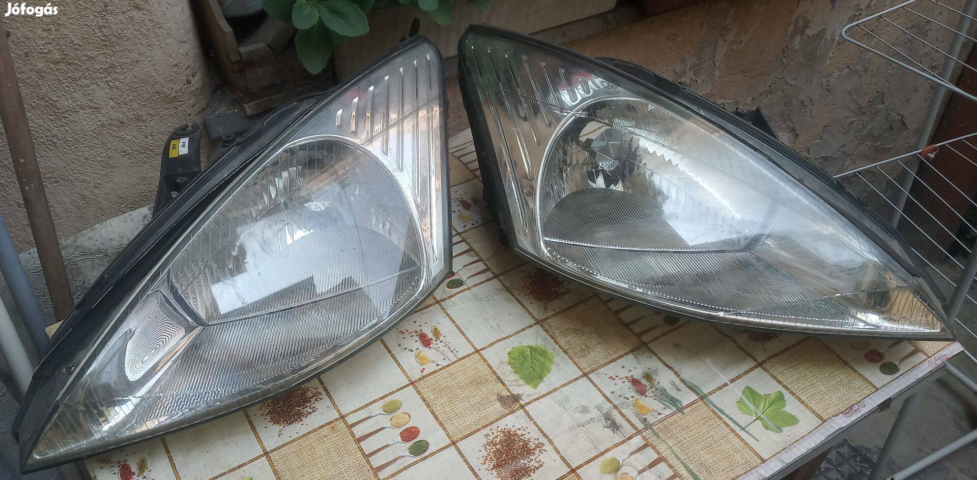 Olcsón eladó Ford Focus I. első fényszóró pár!