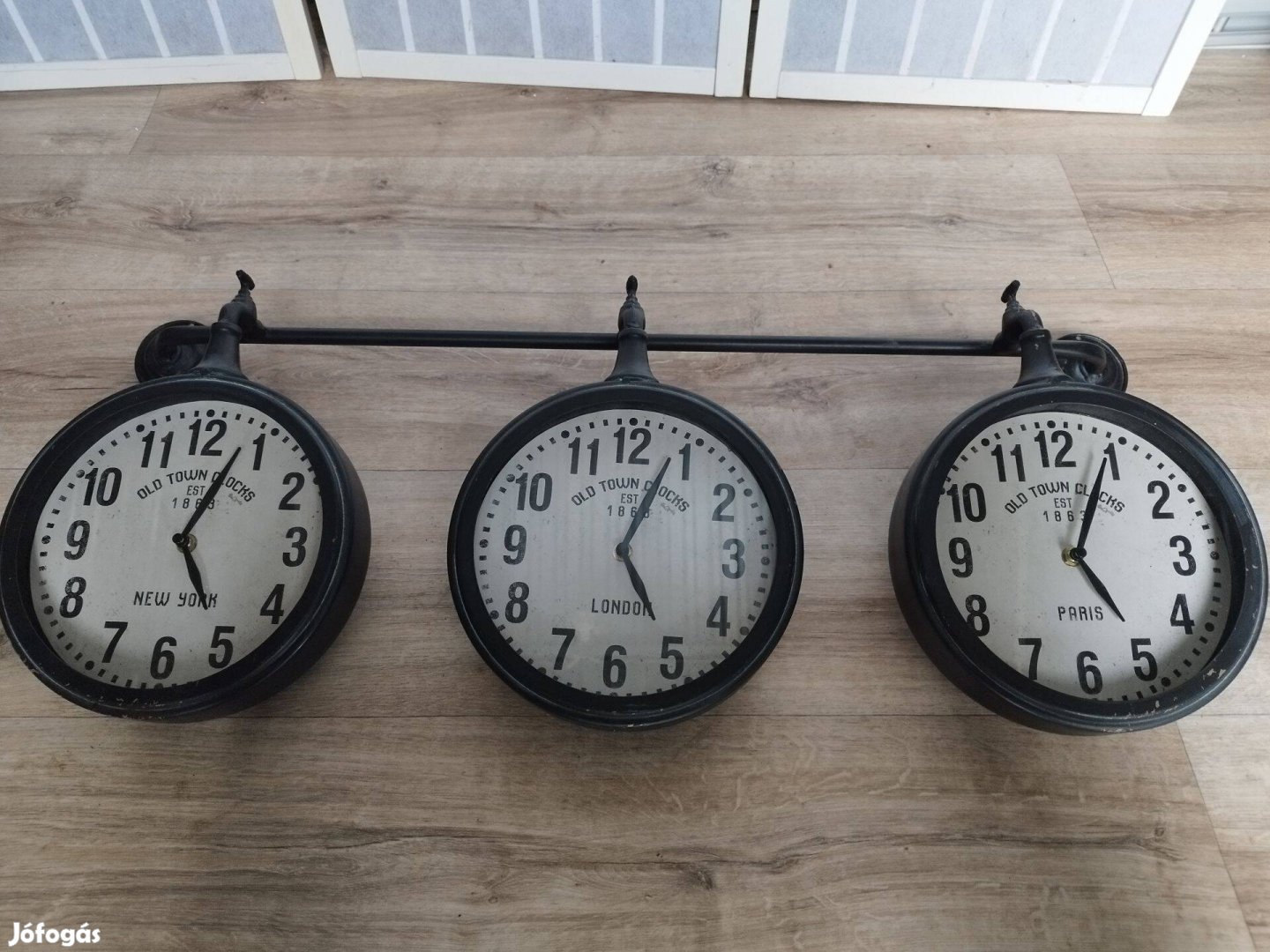 Old Town Clocks falióra