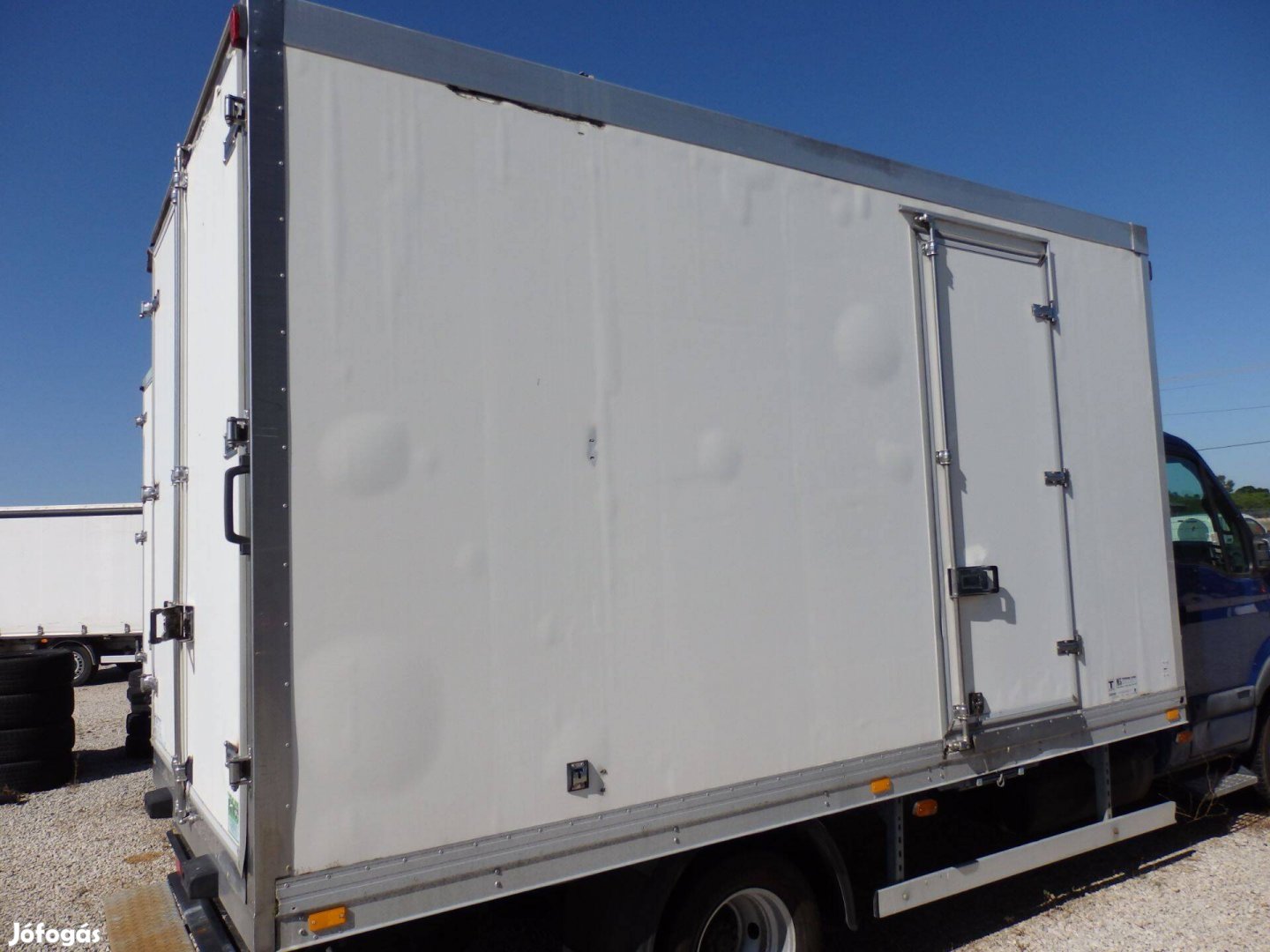 Oldalajtós szigetelt doboz / koffer Thermo King V400Max hűtővel
