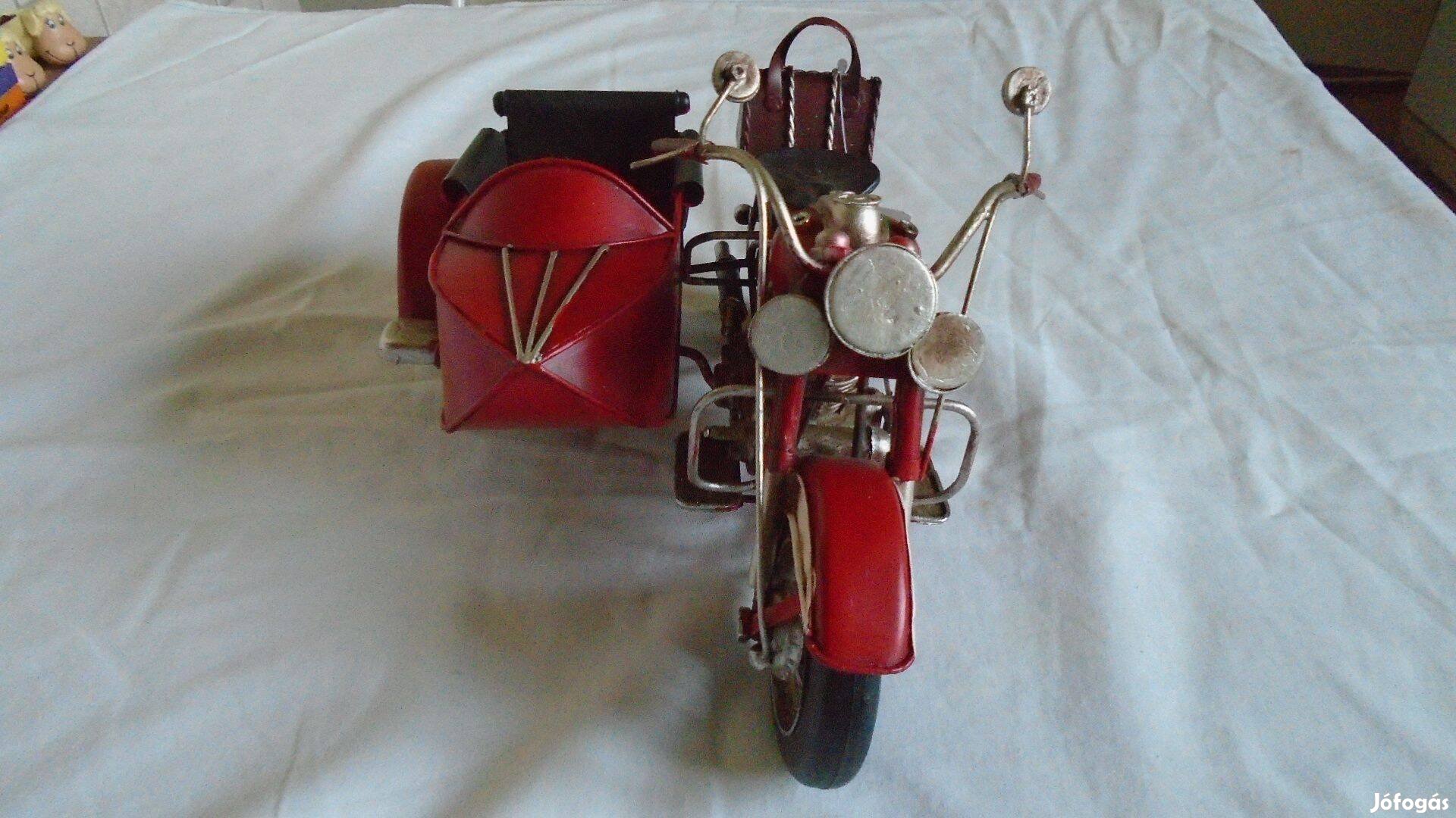 Oldalkocsis Motor - fém, piros-fekete - új - Gyűjtőknek is! Akció!!