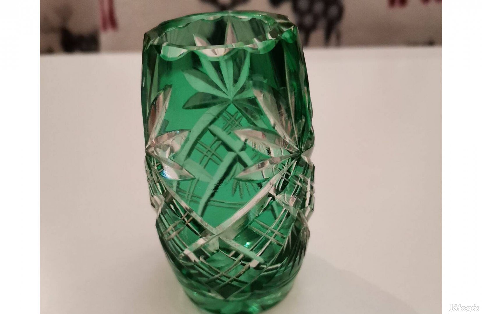 Ólomkristály csiszolt zöld váza,