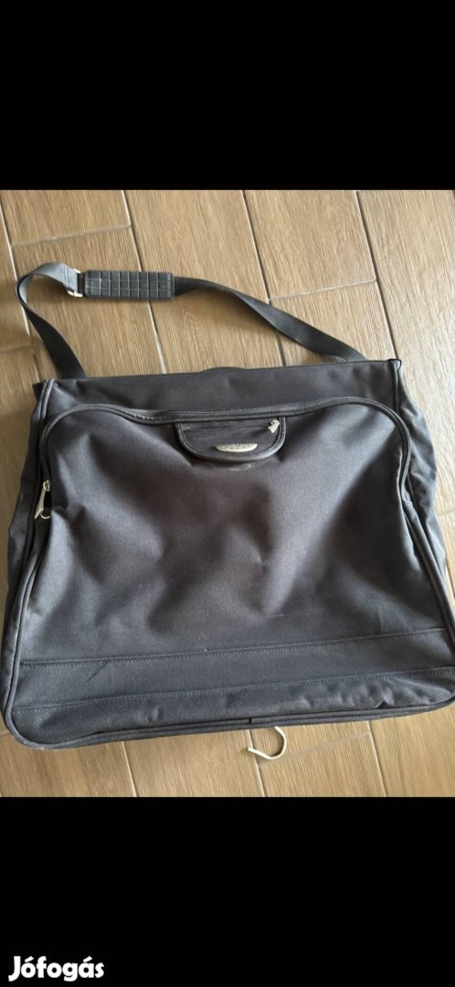 Öltönytáska eladó nagyméretű!