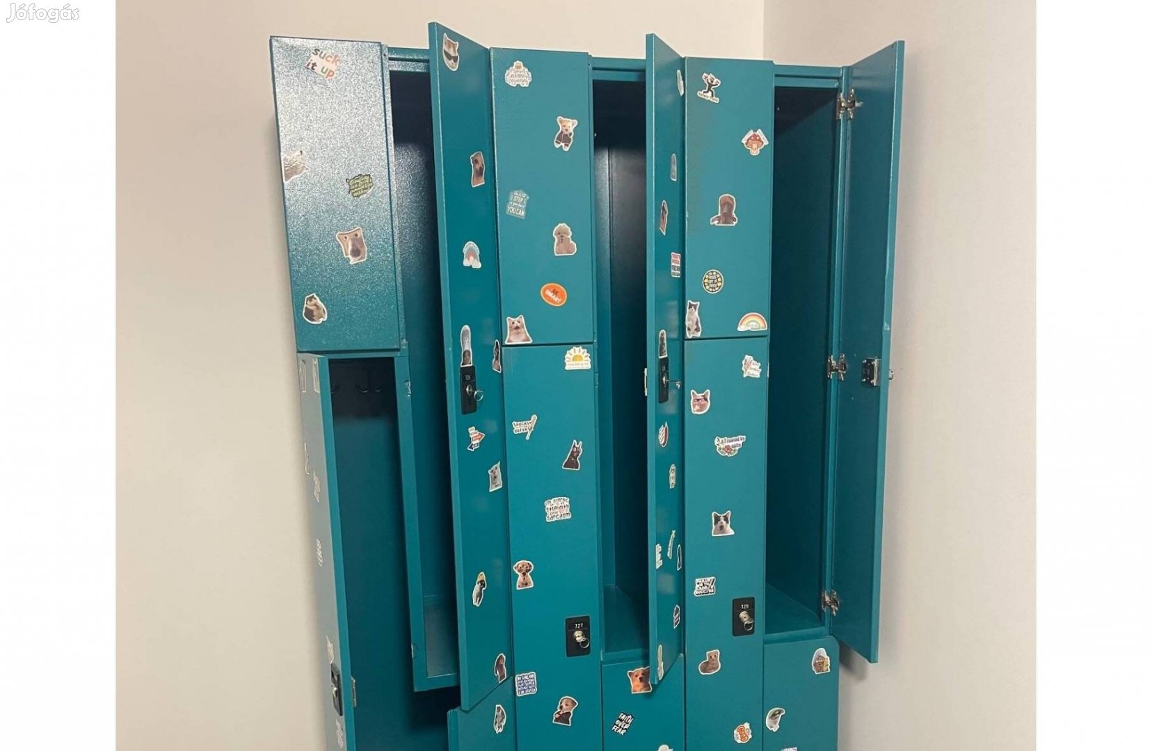 Öltözőszekrény fém 6 fakkos kulcsos, 120x52x200 2db