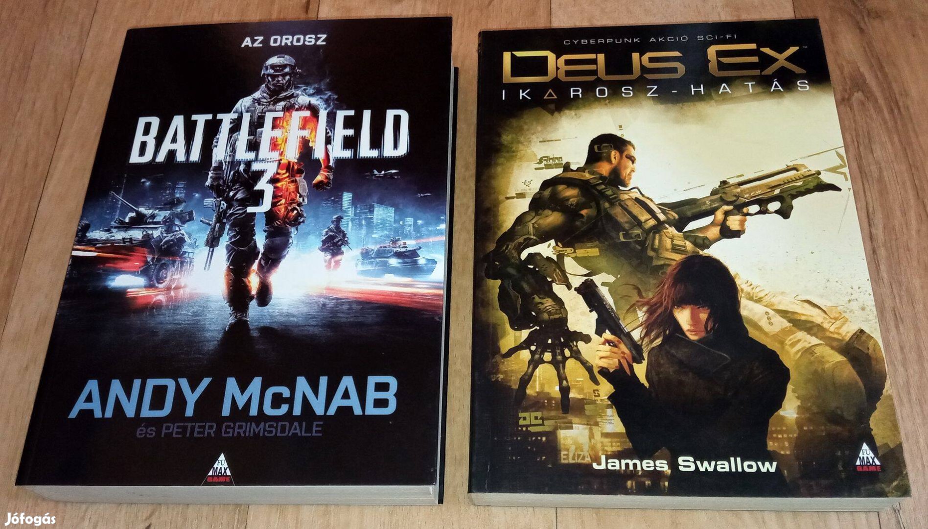 Olvasatlan Deus Ex és Battlefield könyvek
