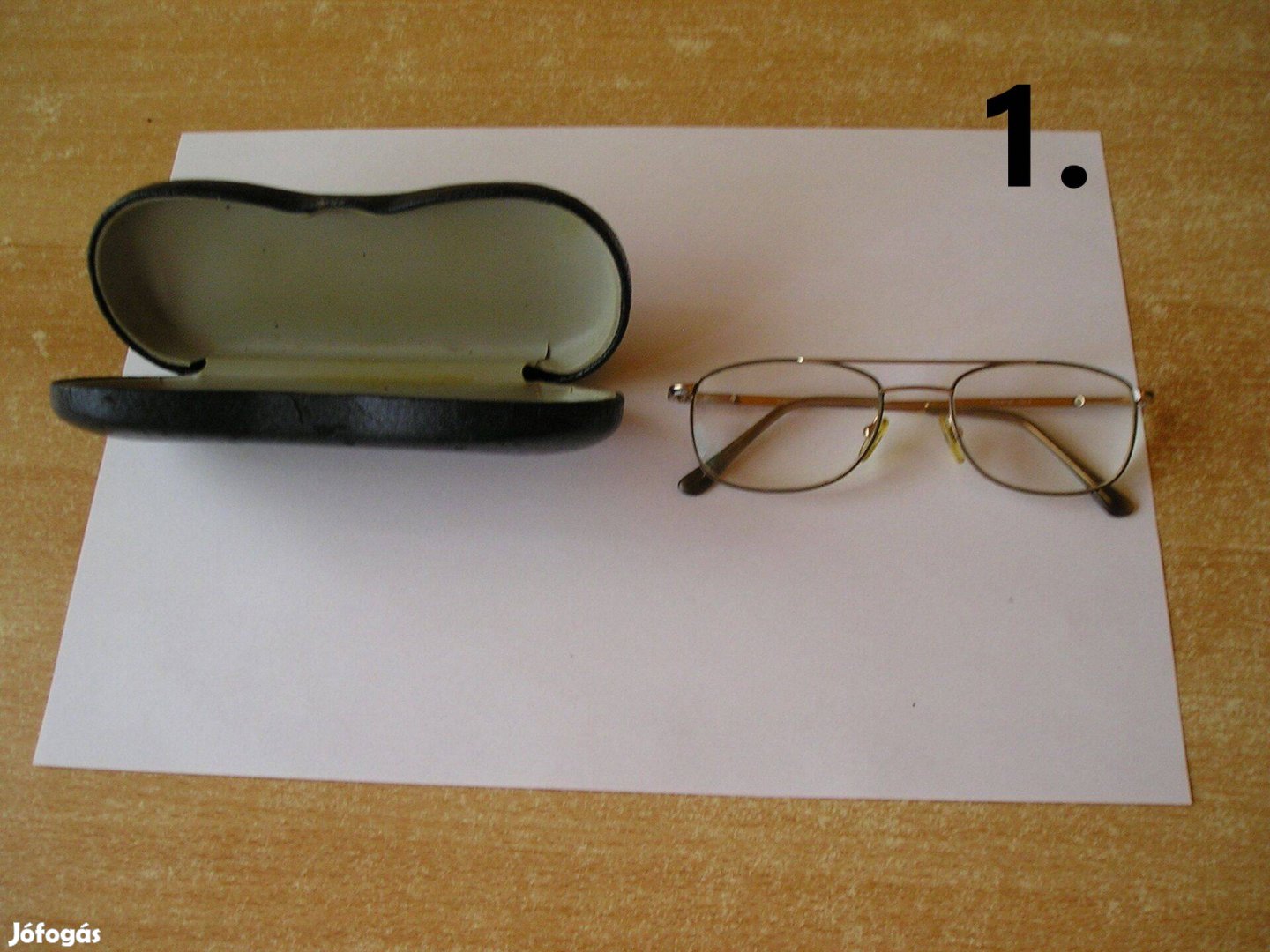 Olvasószemüveg tokkal, dioptriás - 2 db (férfi és női)