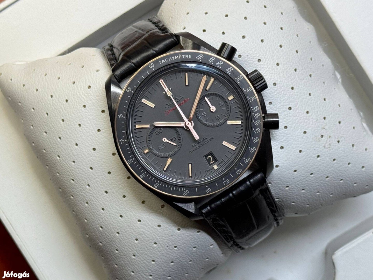 Omega Speedmaster Moonwatch Dark Side Of The Moon 44 arany