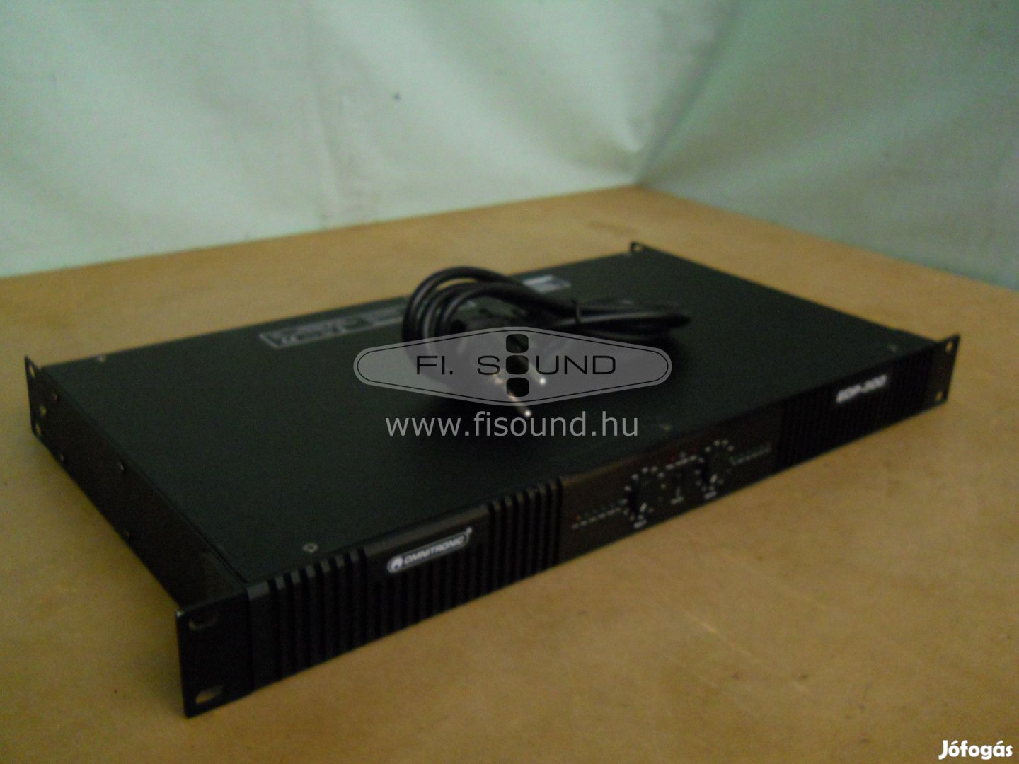 Omnitronic EDP-300 ,2x180W,4-16ohm,digitális sztereo végfok erősítő