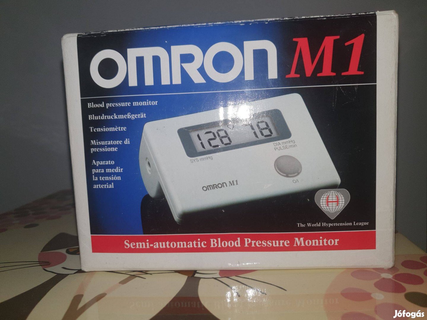 Omron M1 Compact felkaros vérnyomásmérő, klinikailag tesztelt