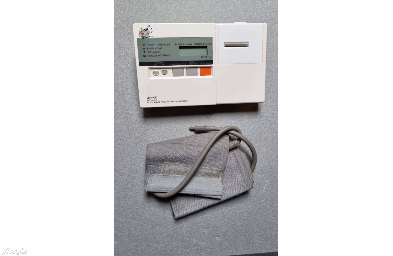 Omron digitális félkaros vérnyomásmérő HEM 703CP típusú