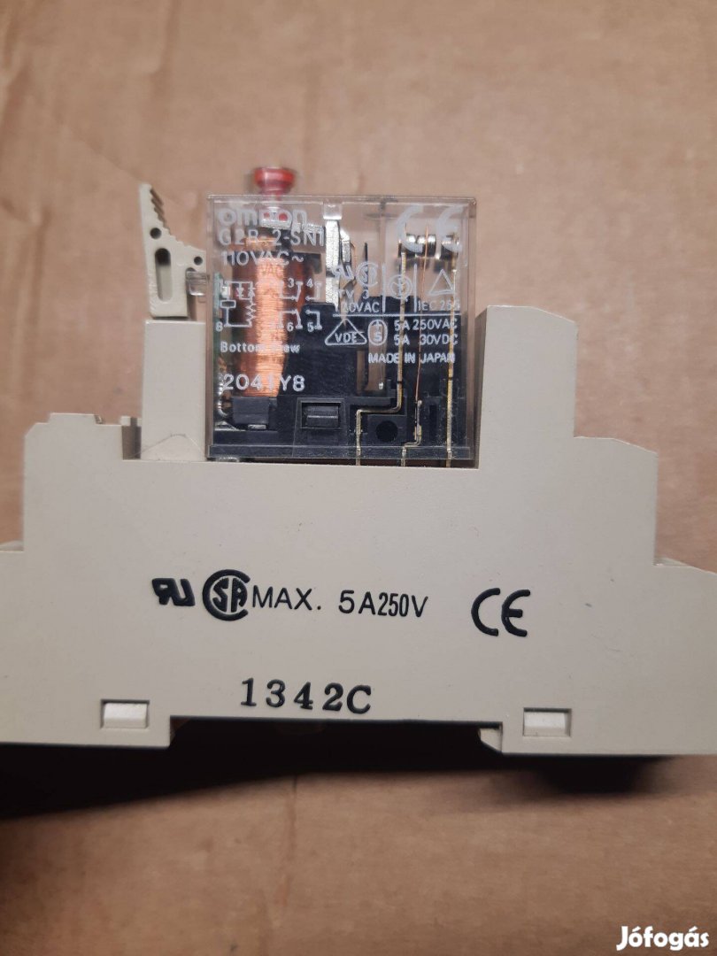 Omron kapcsoló relé + foglalat G2R-2-SNI 110V tekercs 5A-os kapcsolás