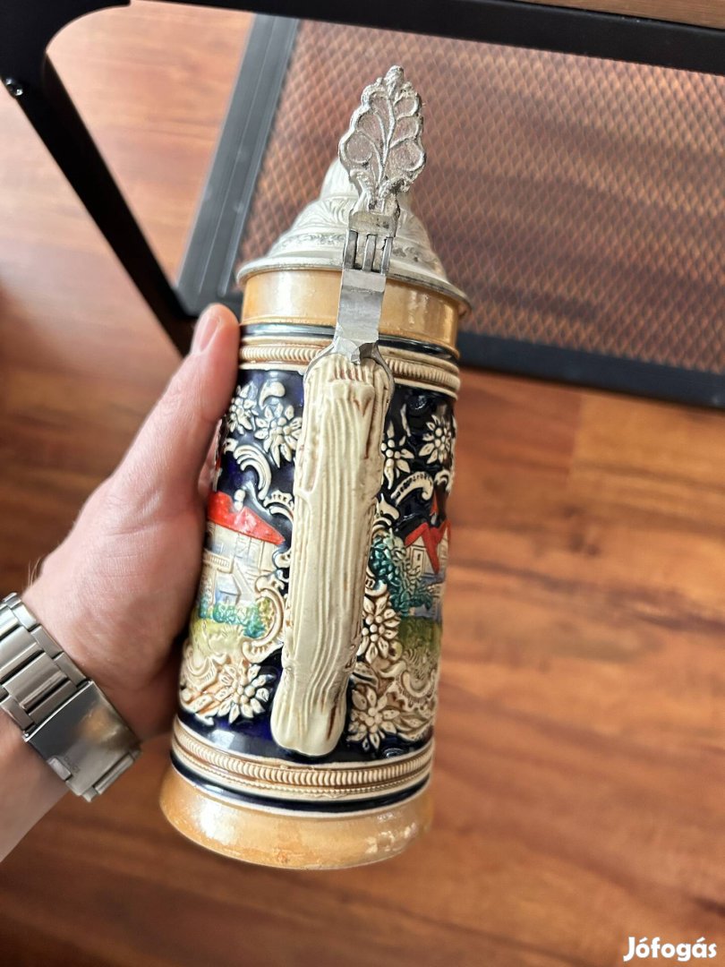 Ón fedeles porcelán korsó