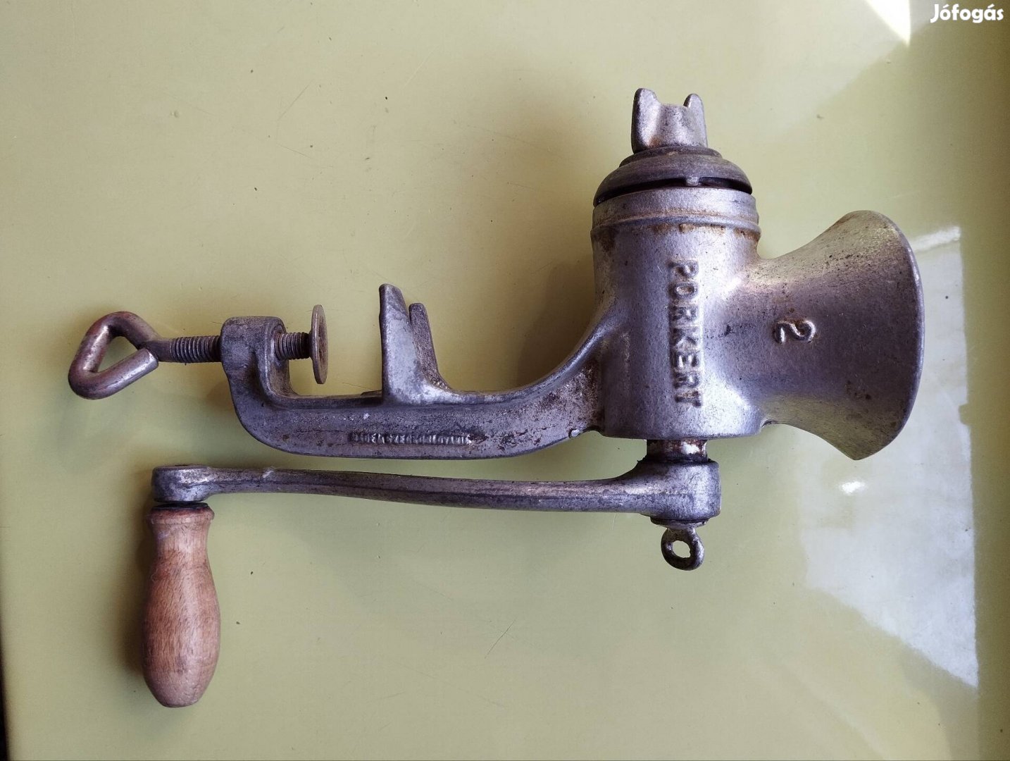 Önélező, retro húsdaráló!