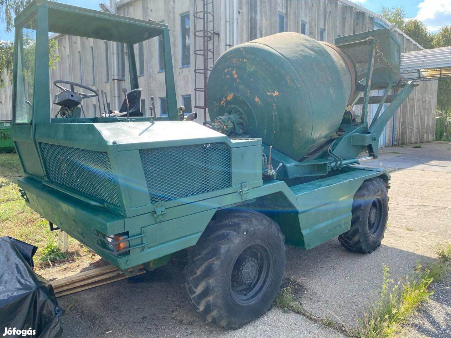 Őnjáró betonkeverő