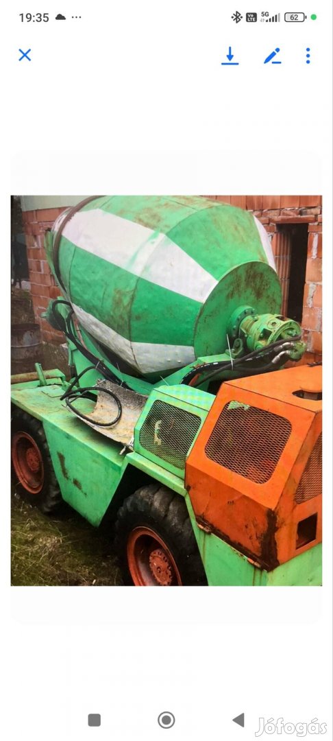 Önjáró betonkeverő