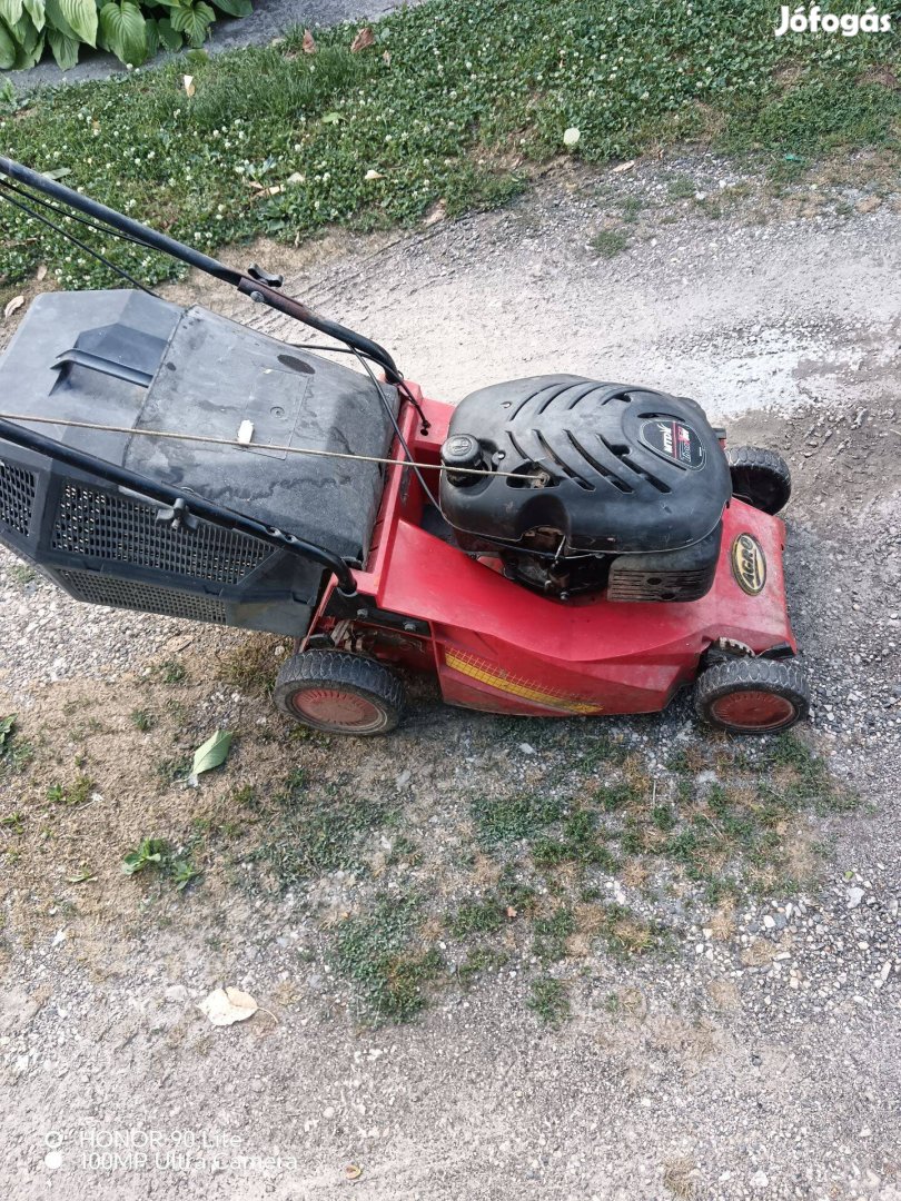 Önjáró fűnyíró 4,5 Le , 48-cm vágószélesség , gyűjtős