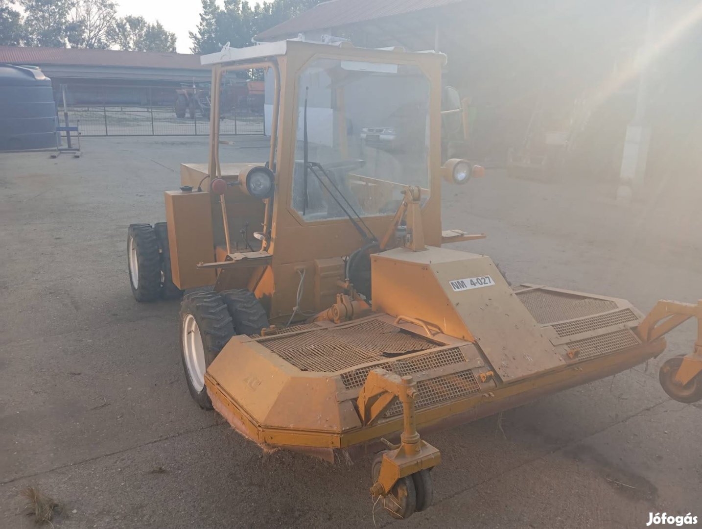 Önjáró fűnyíró traktor eladó!