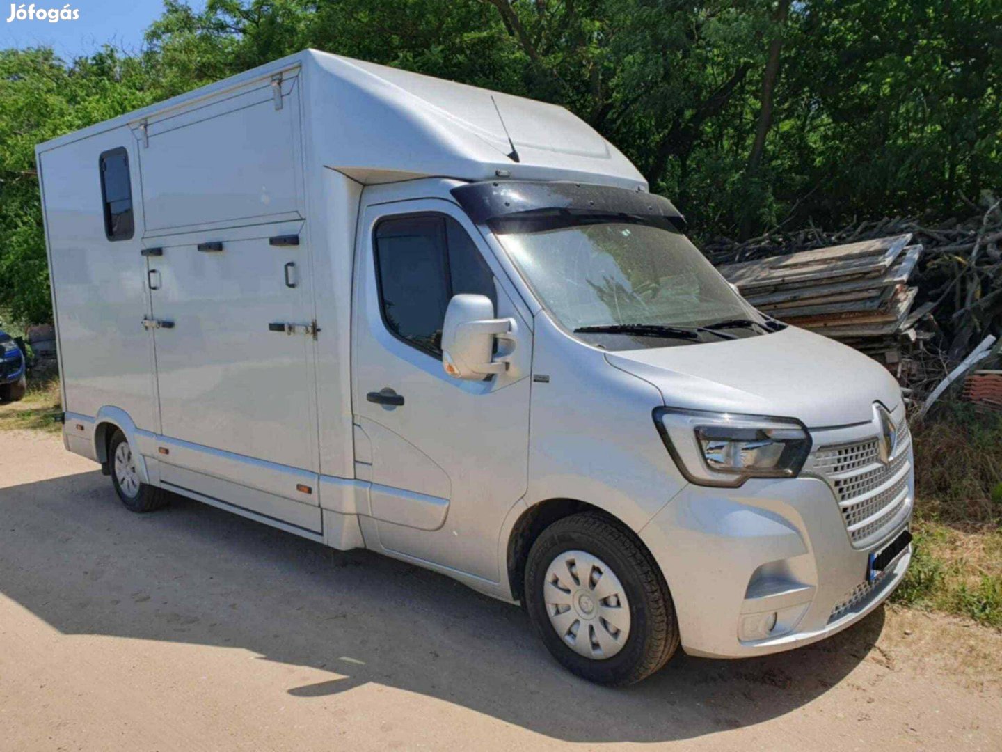 Önjáró lószállító Renault Master