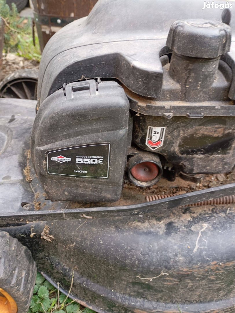 Önjárós benzines fűnyíró