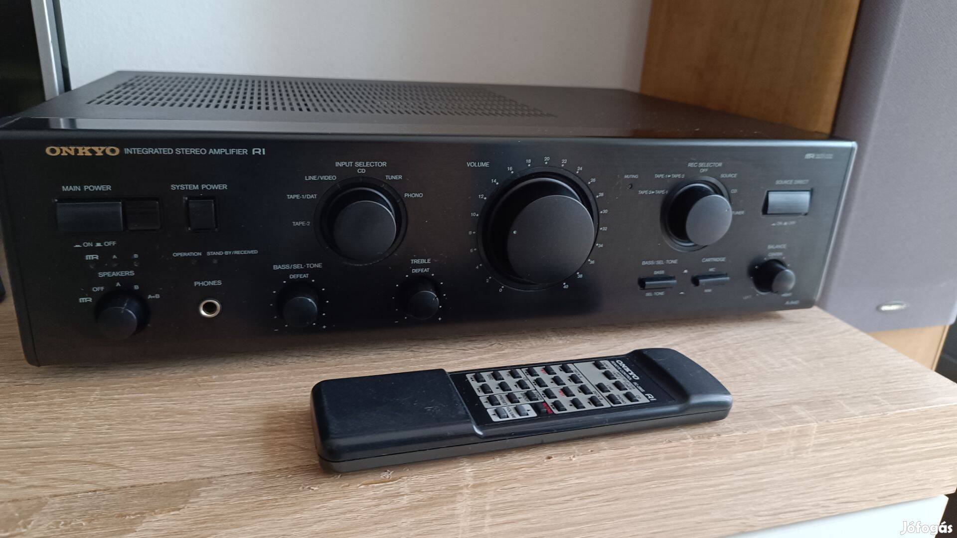 Onkyo A-840 sztereo erősítő/Távirányító