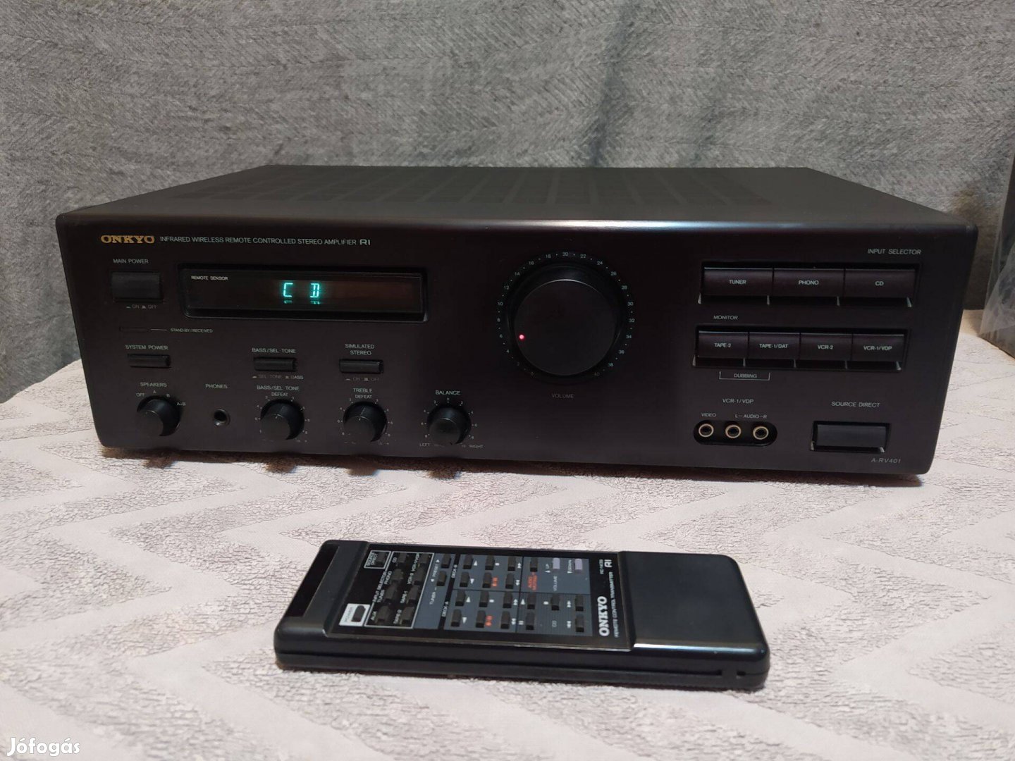 Onkyo A-RV401 erősítő távirányítóval