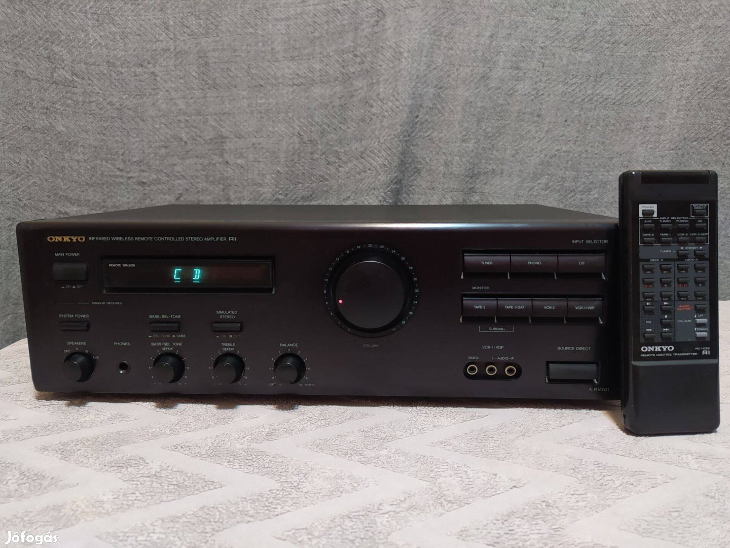 Onkyo A-RV401 erősítő távirányítóval