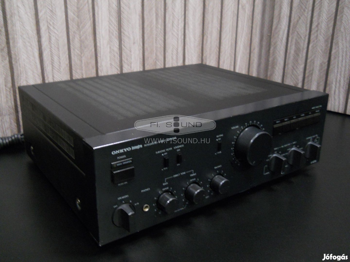 Onkyo Integra A-8250 , 2x140W,4-16ohm,4 hangfalas sztereo erősítő
