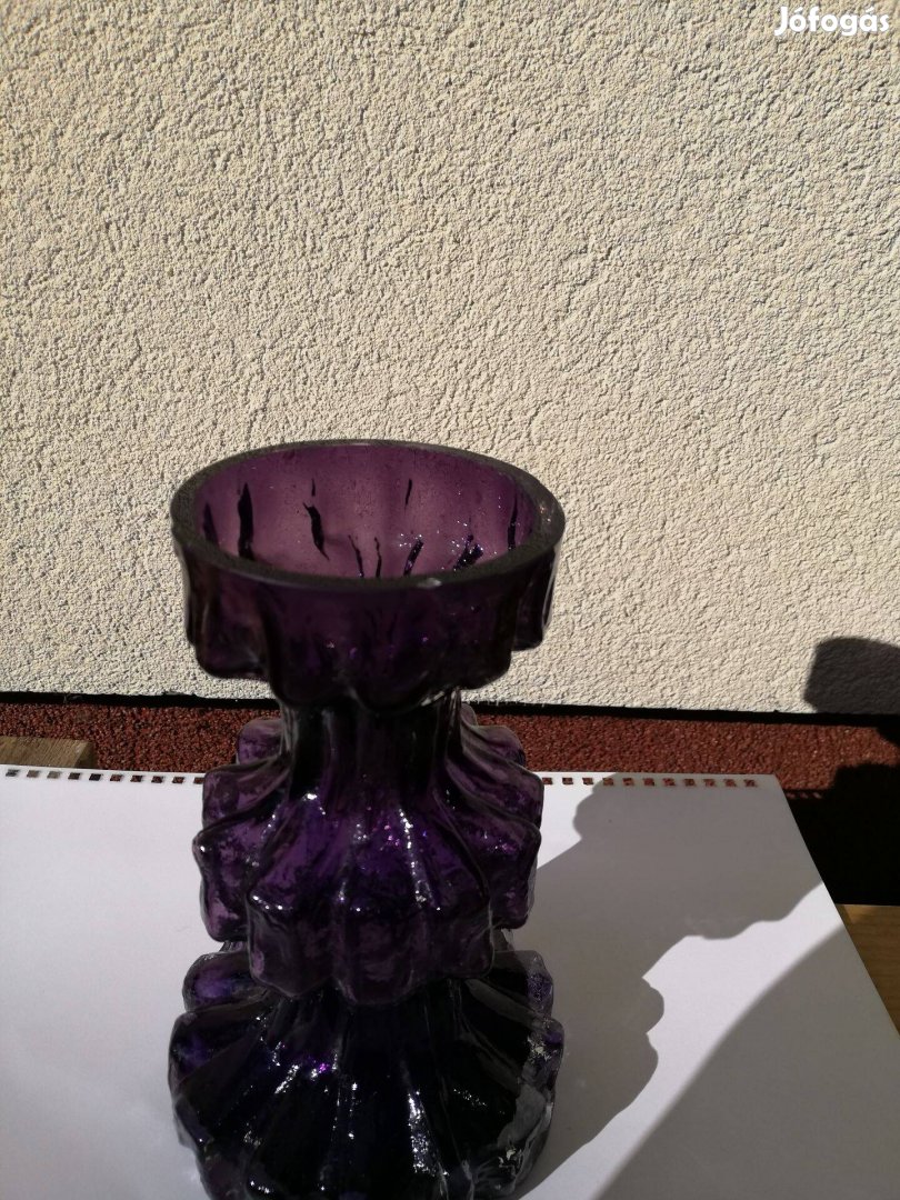 Öntött (lila) üvegváza (csere ajánlat ?)