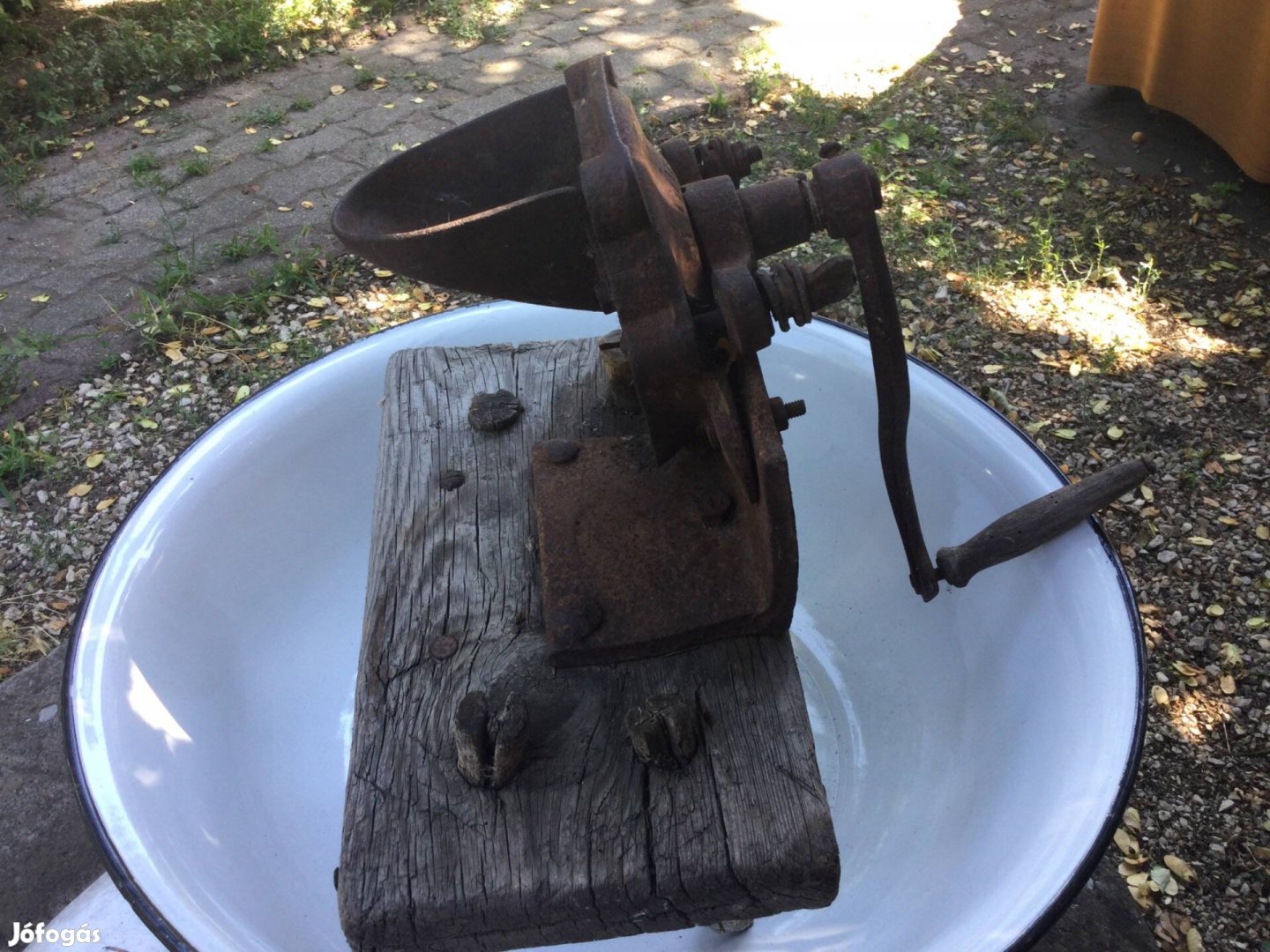 Öntöttvas antik daráló