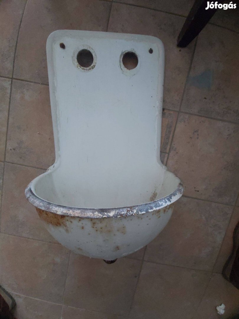 Öntvény falikút Eladó!
