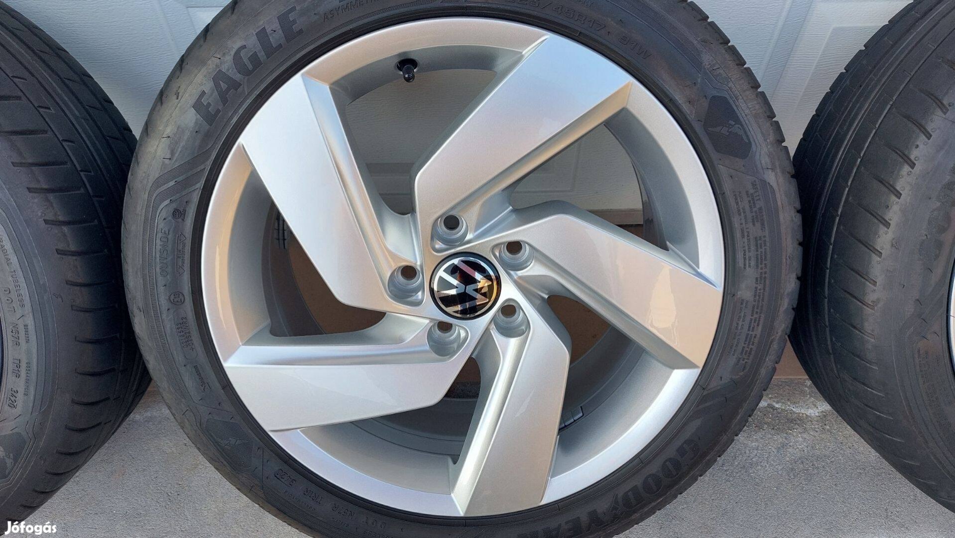 Óóó Gyári 17" VW Golf VIII. /Richmond/ alufelni nyári gumi