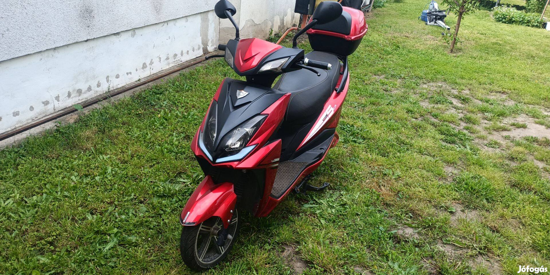 Opai 72V-os elektromos robogó