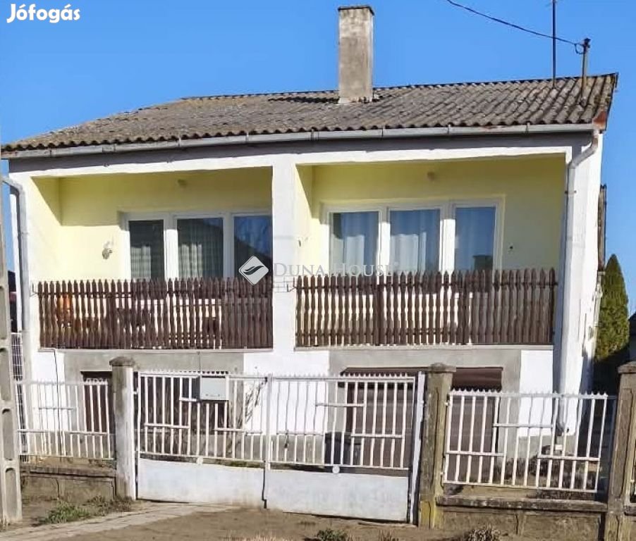 Ópályiban eladó családi ház