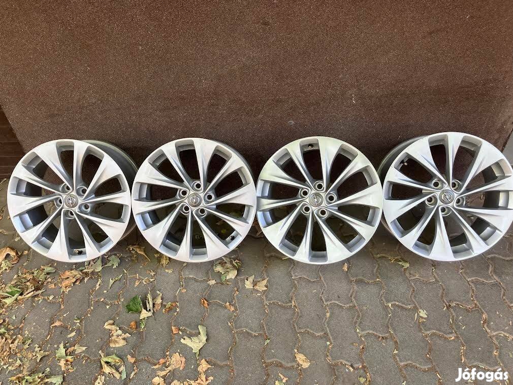 Opel 10 csavart küllős alufelni, 17-es, 5x105 mm
