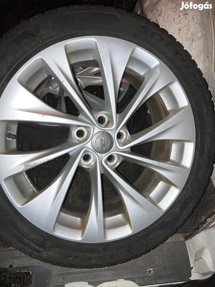 Opel 10 küllős csavart alufelni, 17-es, Tpms szenzorral, téligumival