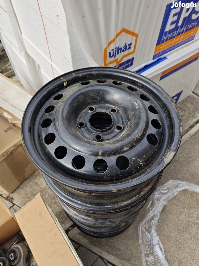Opel 15"-OS Lemezfelni 6J15H2 ET47 Michelin gyártmányú. 4db