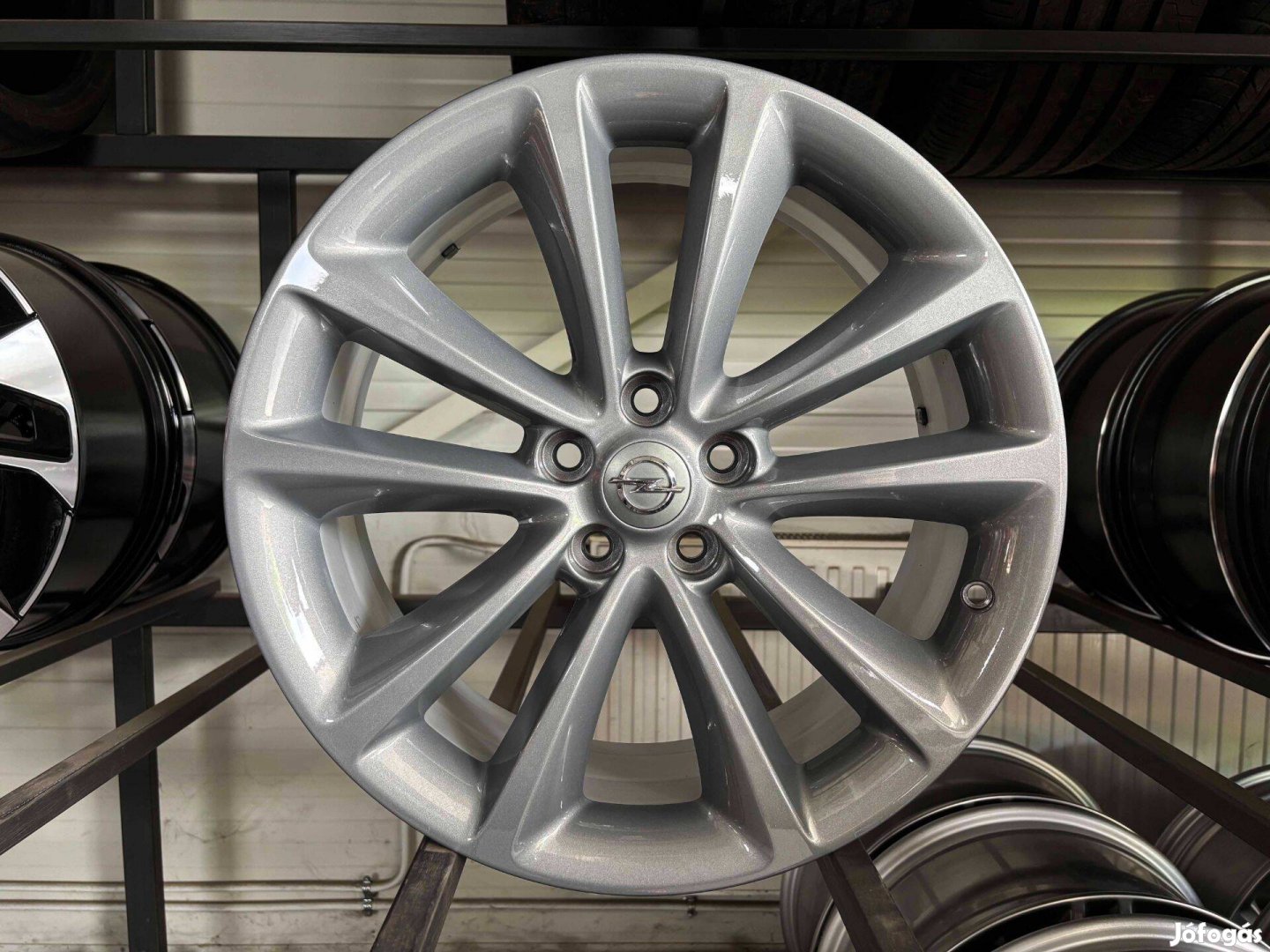 Opel 18" 5x105 gyári alufelni eladó 18 coll Astra Mokka