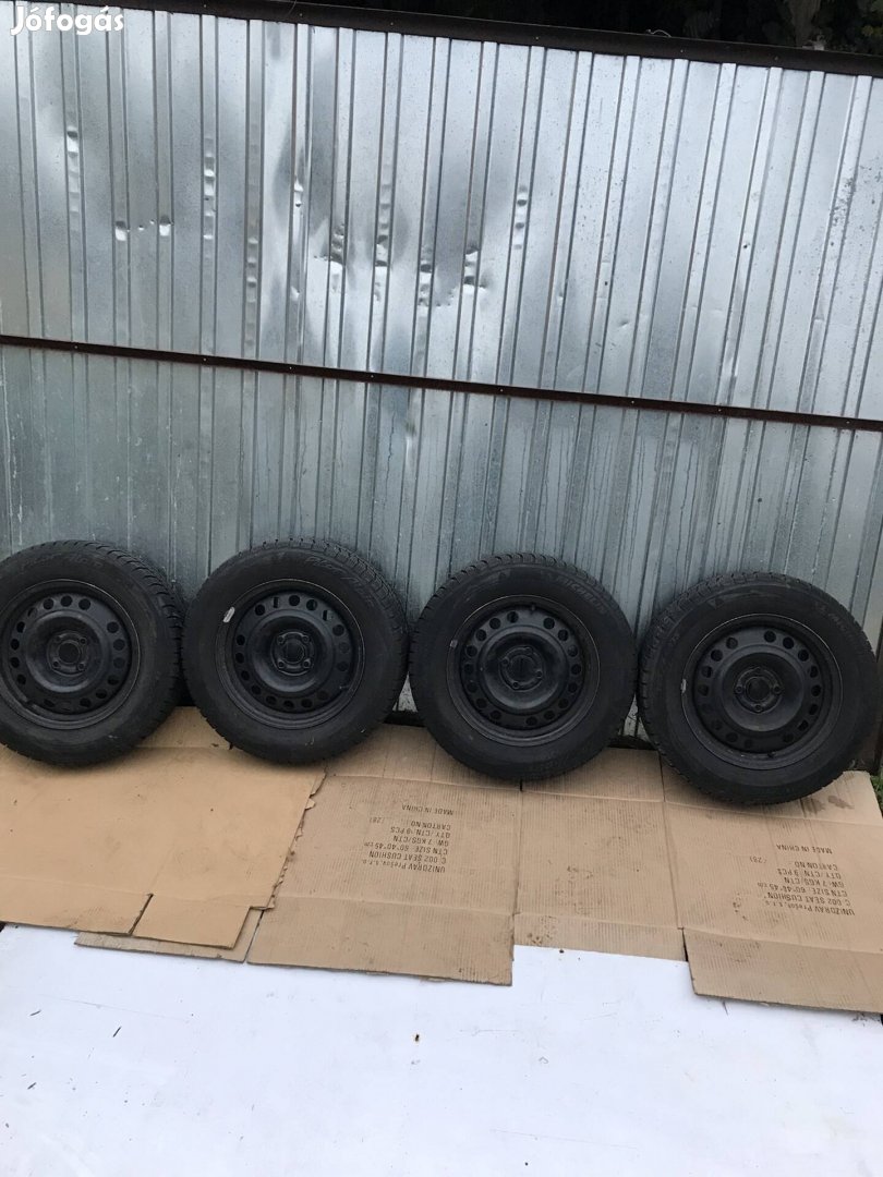 Opel 4x100 lemezfelni szett,195/65r15 Téli gumival eladó.