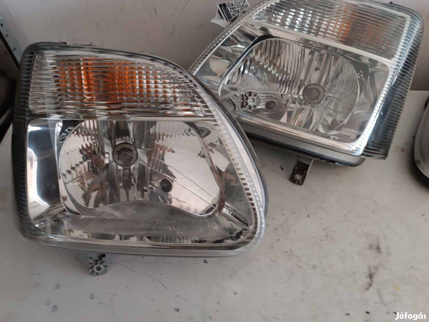 Opel Agila A , Suzuki Wagon R+ jobb , bal első fényszóró