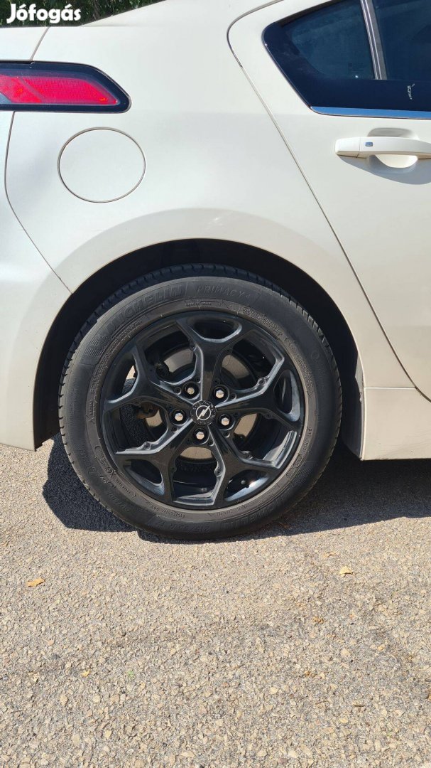 Opel Ampera gyári felnik - feketére szinterezve. Nyári gumikkal