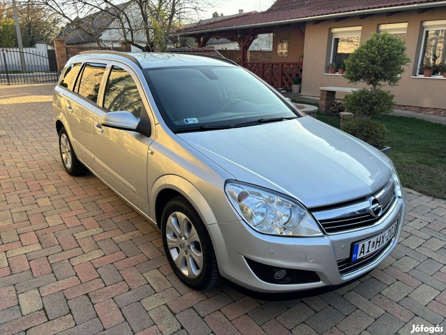 Opel Astra Caravan 1.4 Essentia Klíma + ALU - 1...