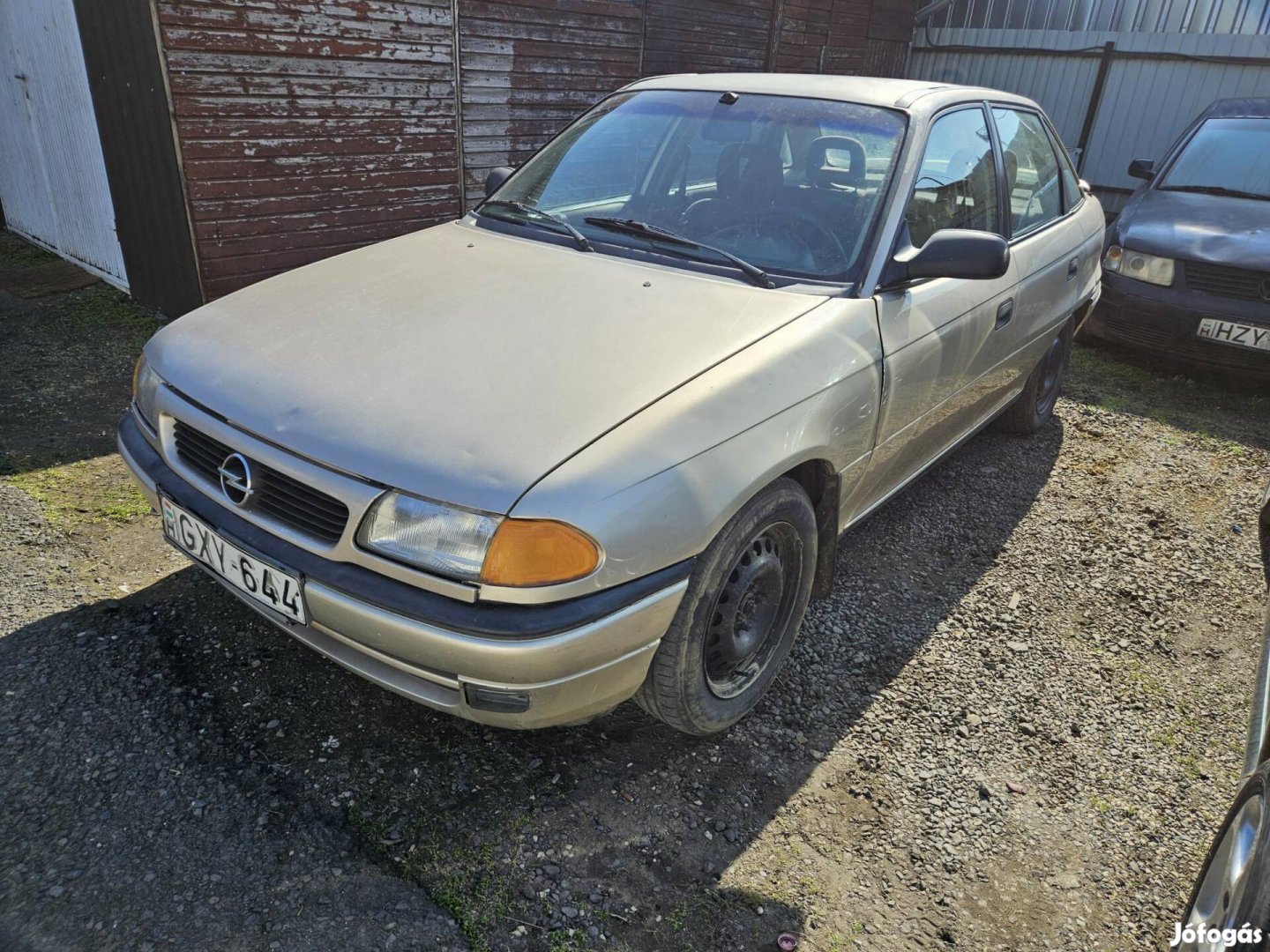 Opel Astra F 1.6 16V GL Vonóhorog