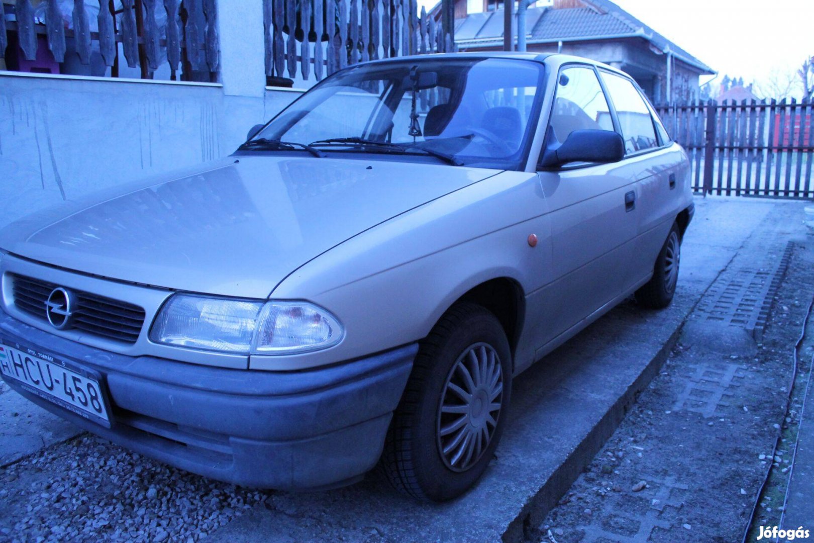 Opel Astra F 1,6 benzin-gáz, vonóhorog, műszakival