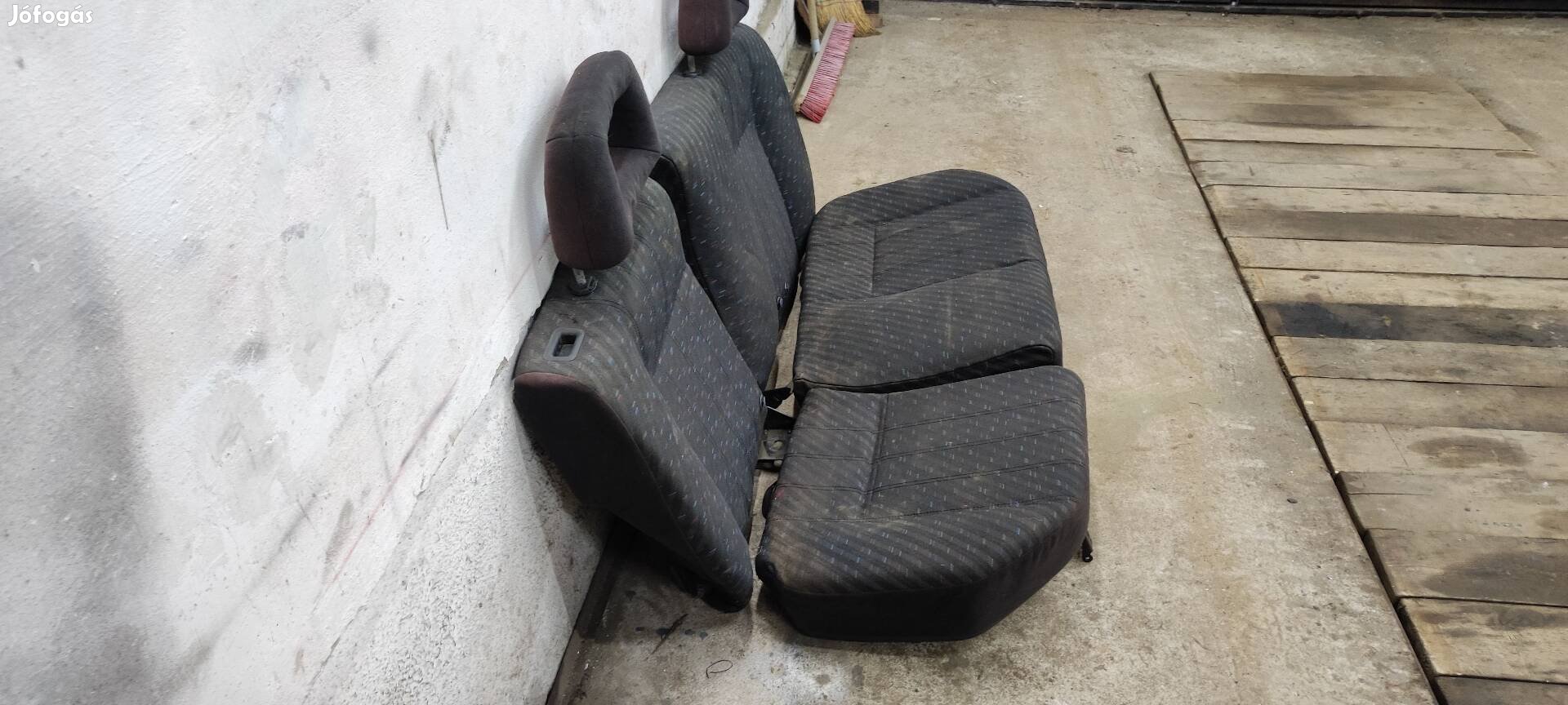 Opel Astra F hátsó ülés sor fejtámlával kompletten